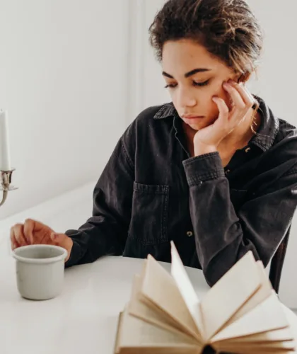 грустная девушка