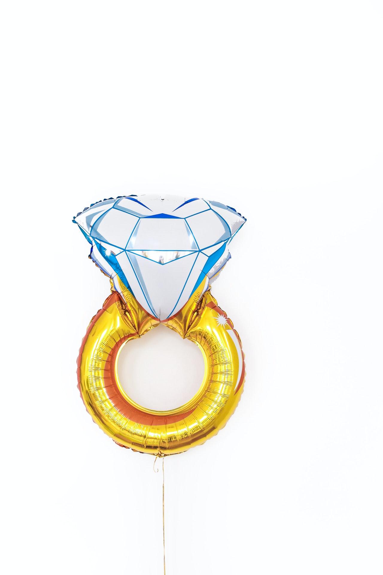 шарик в форме кольца