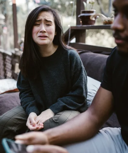 пара ссорится