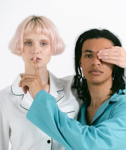 пара в пижамах